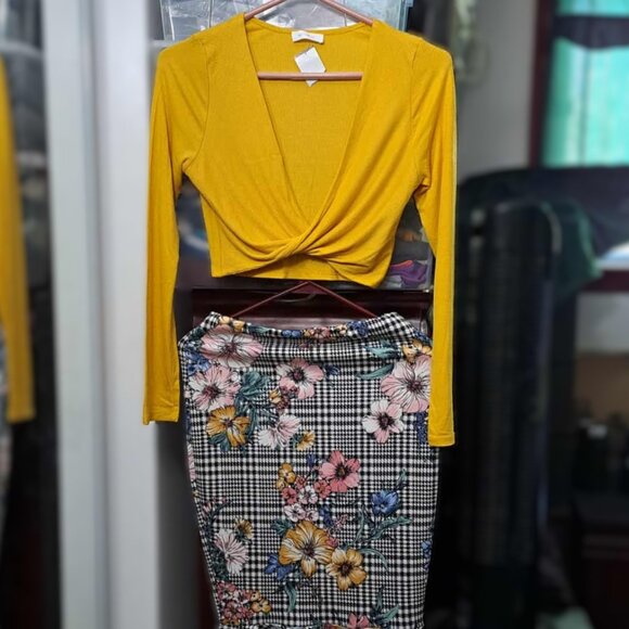 New Women's Long Sleeve Crop Tops Gold V Neck Made in USA - Picture 2 of 3